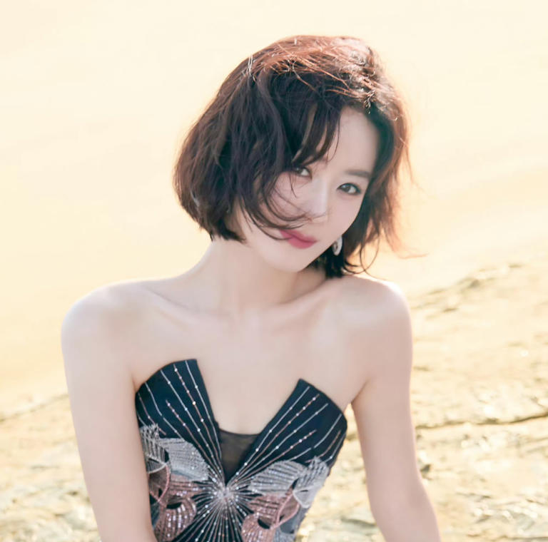 赵丽颖出道 21 年归来只有 39 岁，从龙套到大女主，她的人生从来没有捷径