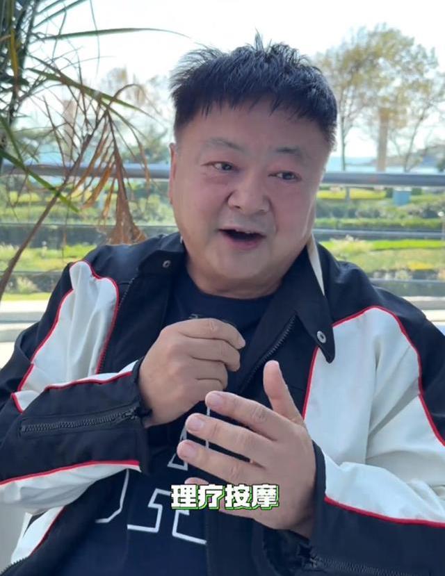 61岁洪剑涛手术经历曝光，青岛调理生活恢复工作却让观众直呼羡慕