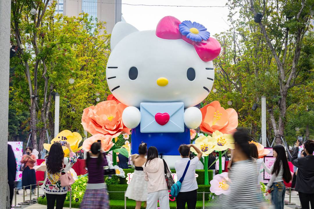 Hello Kitty来成都了! 铁像寺水街化身秋日童话花园