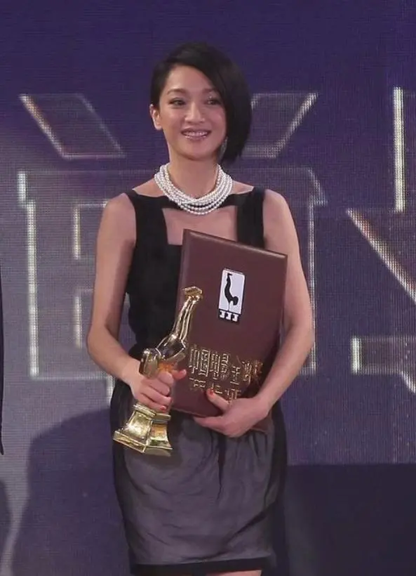 和陈坤领证真相大白3年，无子无女的周迅，终于印证了张曼玉的话