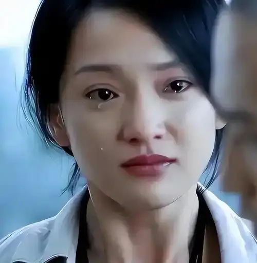 和陈坤领证真相大白3年，无子无女的周迅，终于印证了张曼玉的话