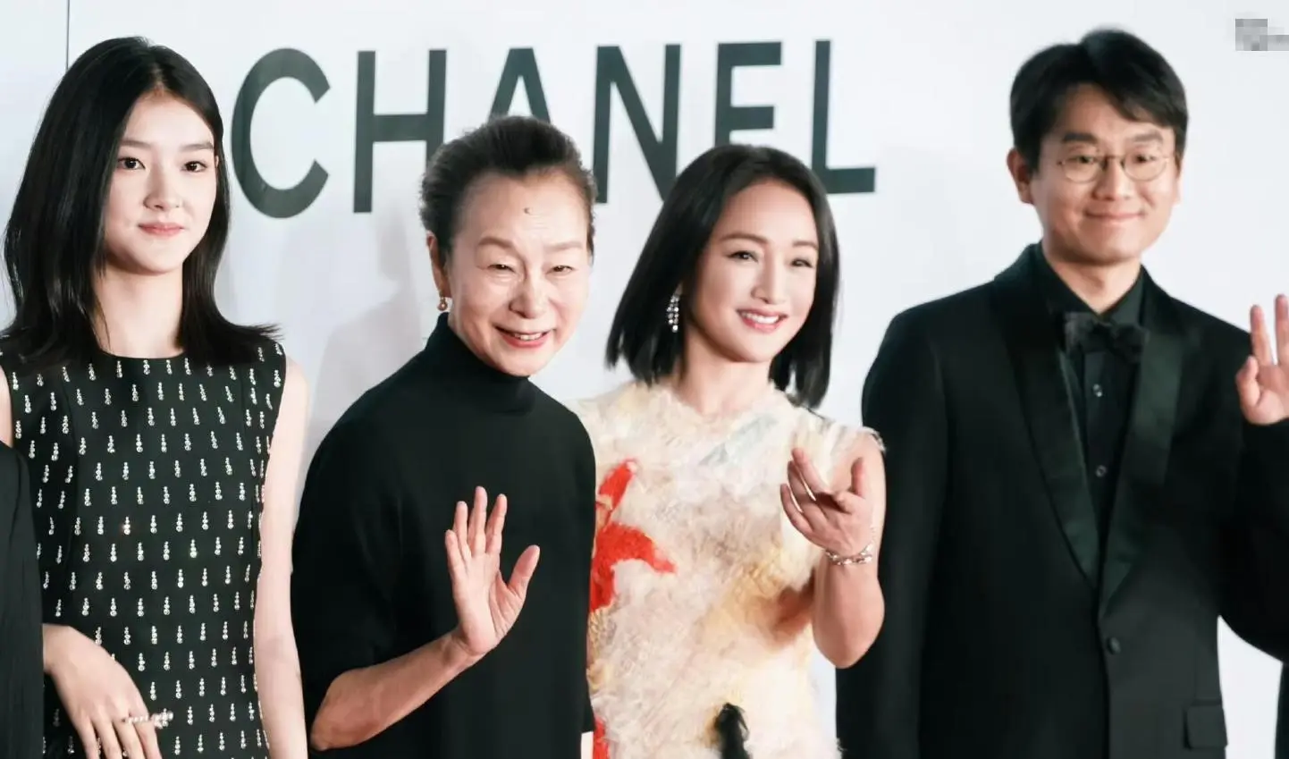 和陈坤领证真相大白3年，无子无女的周迅，终于印证了张曼玉的话