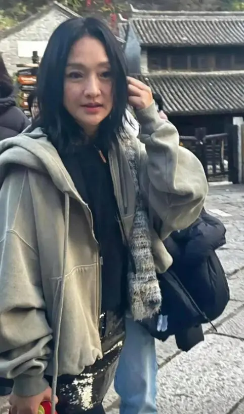 和陈坤领证真相大白3年，无子无女的周迅，终于印证了张曼玉的话