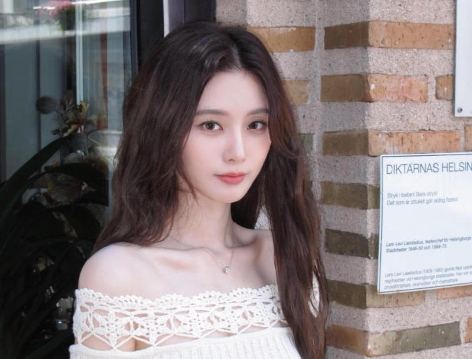 徐艺洋官宣当妈后，旧片段突然爆火：那英扶她下楼梯，是前辈本能还是早已知情？