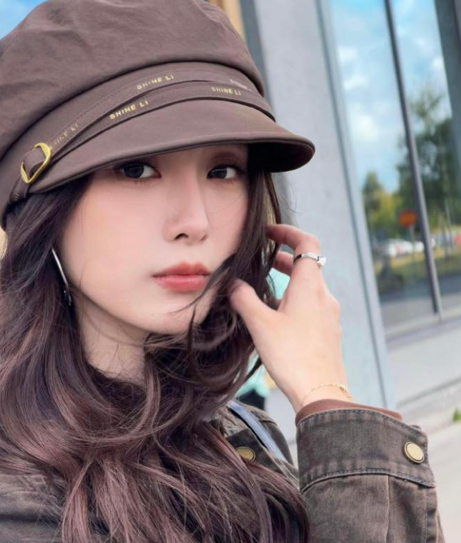 徐艺洋官宣当妈后，旧片段突然爆火：那英扶她下楼梯，是前辈本能还是早已知情？
