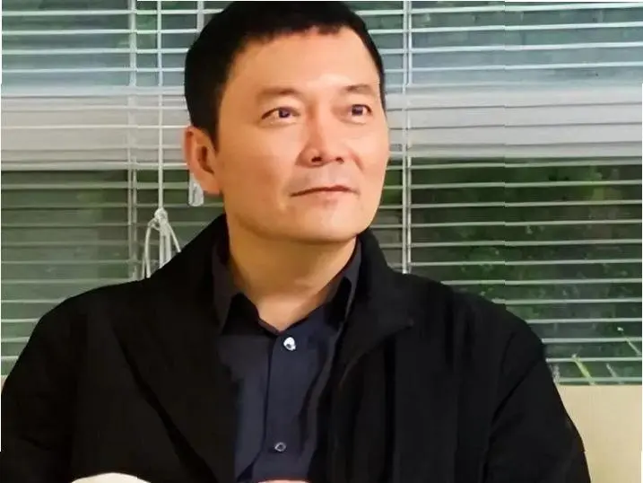 他曾与刘涛同床共枕4年，如今年过六旬依旧未娶，刘涛坦言很愧疚