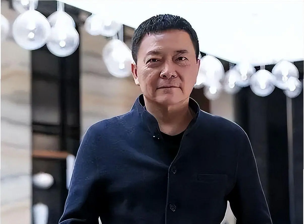 他曾与刘涛同床共枕4年，如今年过六旬依旧未娶，刘涛坦言很愧疚