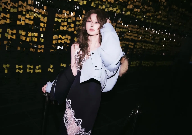 甜酷反差感拉满！毛晓彤夜色大片释出，混搭造型解锁别样魅力