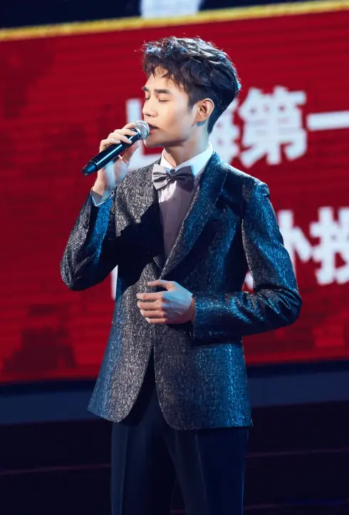 开演唱会捞金？44岁王凯一句话实现口碑逆转，给内娱明星上了一课