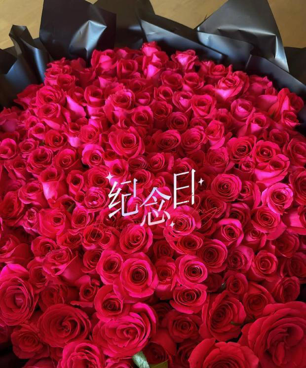 王灿晒照庆祝与杜淳结婚六周年：铁婚快乐！谢谢你的偏爱