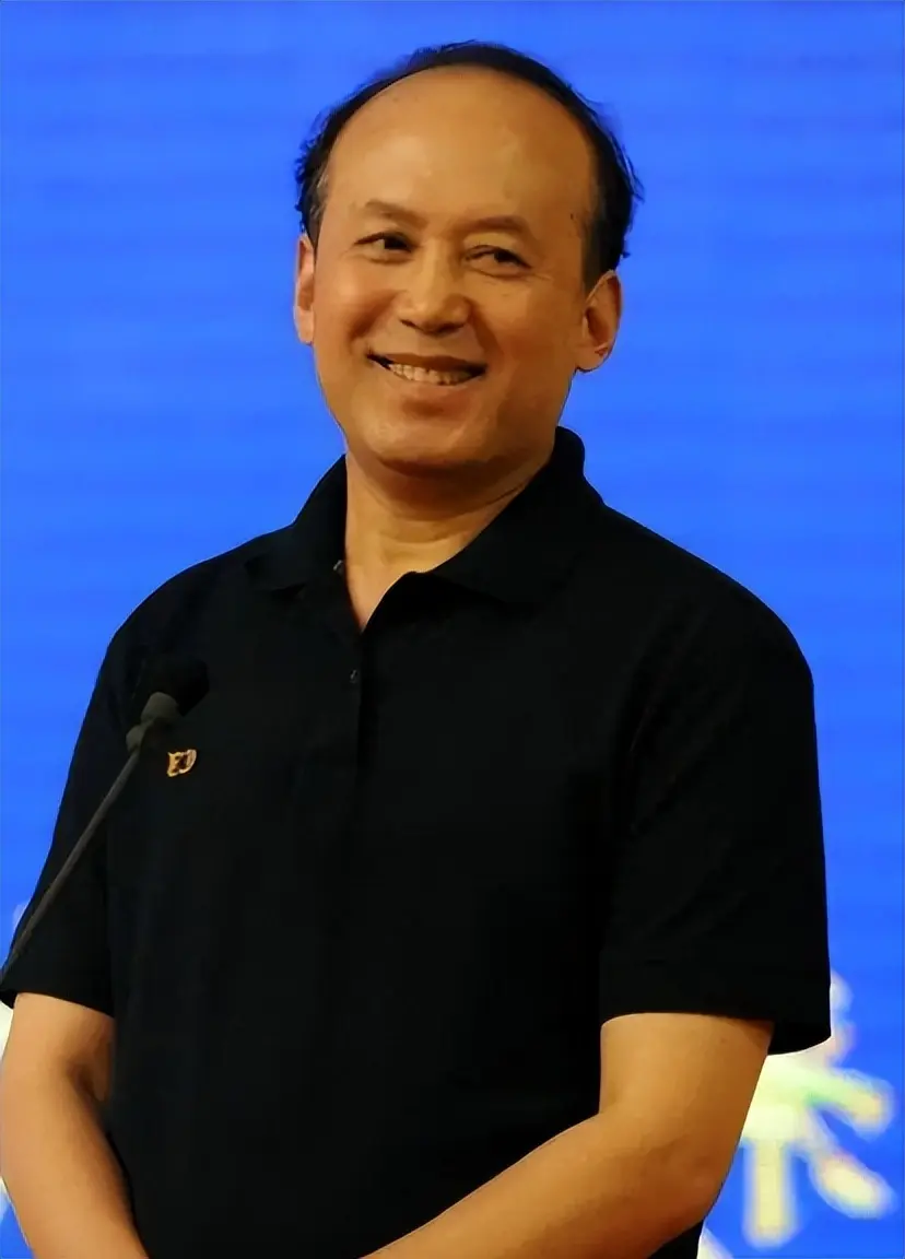 70岁郭达现状：住在西安老小区里养老，老态龙钟，妻子身份不一般