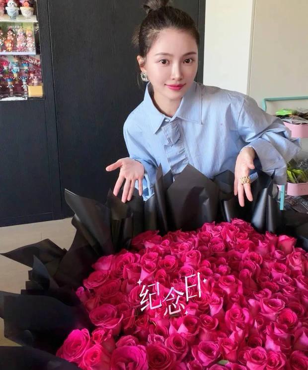 王灿晒照庆祝与杜淳结婚六周年：铁婚快乐！谢谢你的偏爱