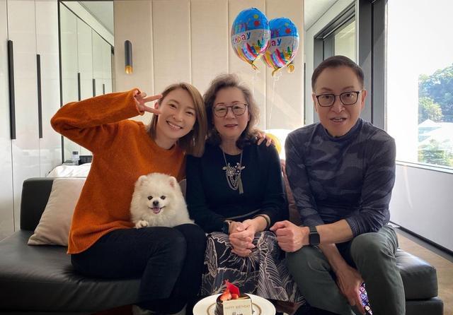 香港女星自曝曾是重度恋爱脑，已单身超过十年，47岁仍渴望爱情