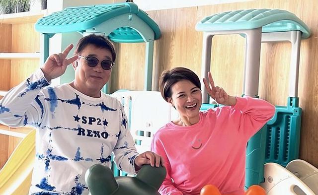 恭喜！62岁香港知名演员正式宣布结婚，婚礼将一切从简