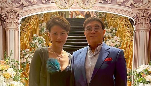 恭喜！62岁香港知名演员正式宣布结婚，婚礼将一切从简