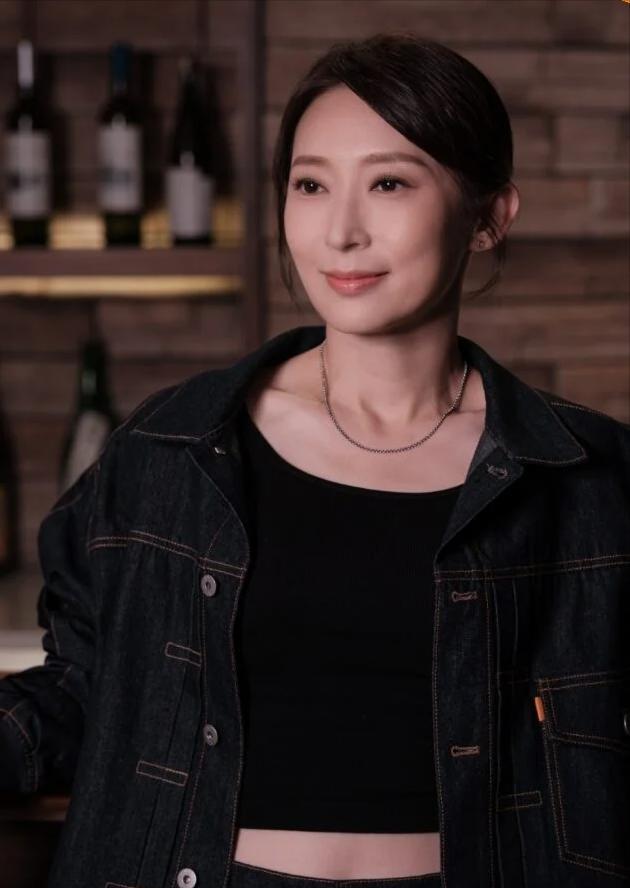 香港女星自曝曾是重度恋爱脑，已单身超过十年，47岁仍渴望爱情