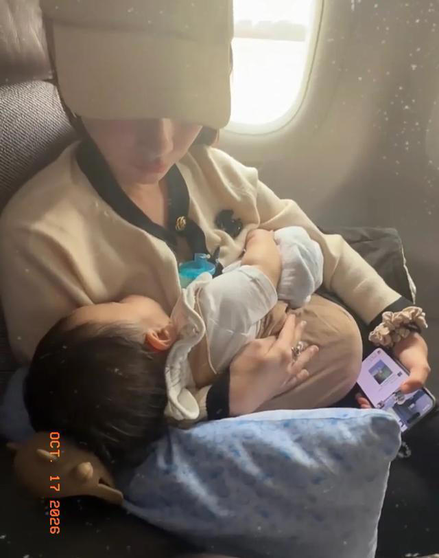马筱梅带着汪宝陪汪小菲回台北看霖玥，汪宝乖巧可爱，情绪稳定