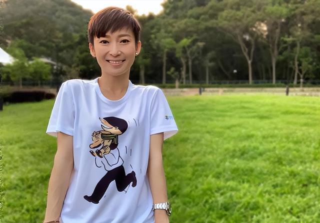 香港女星自曝曾是重度恋爱脑，已单身超过十年，47岁仍渴望爱情