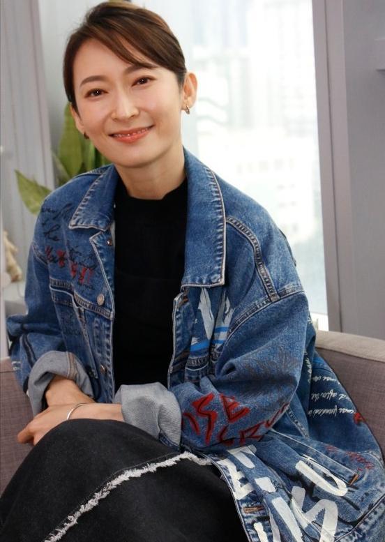 香港女星自曝曾是重度恋爱脑，已单身超过十年，47岁仍渴望爱情