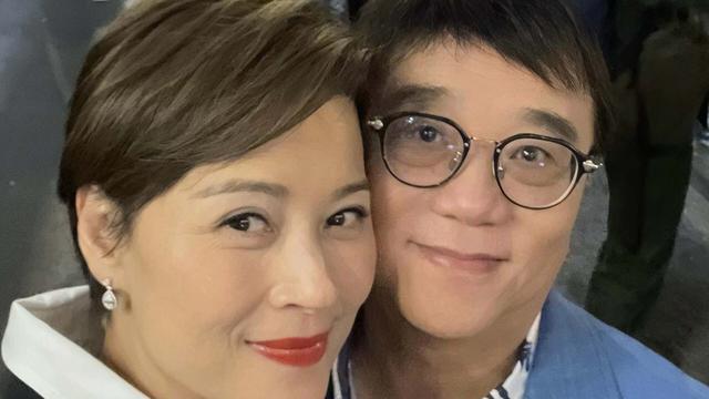 恭喜！62岁香港知名演员正式宣布结婚，婚礼将一切从简