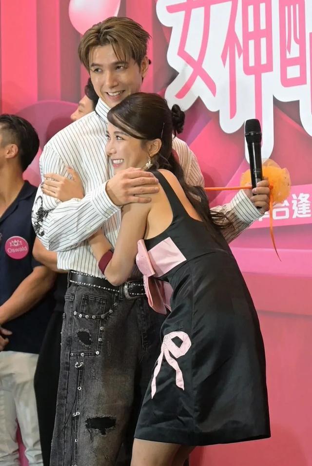 TVB小花陈星妤直言和李尔晨没发展可能,吐槽他撩郭珮文头发很油腻
