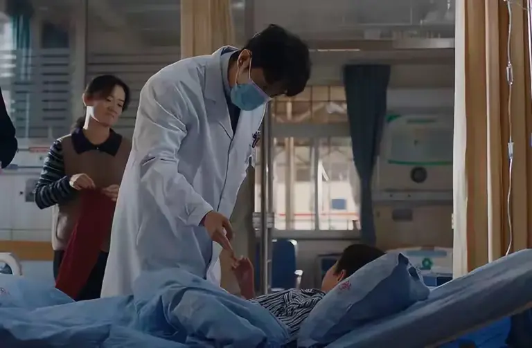 超搞笑，菅纫姿客串《小城良方》的原因，竟和姜妍出演的理由相同