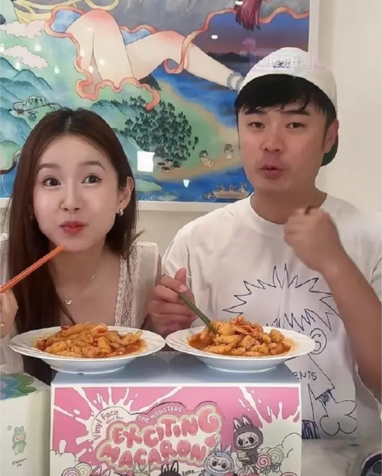 卸下马赛克！张子萱飞奔扑入陈赫怀中，婚后近十年罕见大方亲密同框引热议