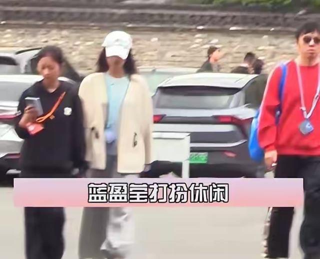 蓝盈莹乌镇现身，素人男友胡须未修却走路自然，双方家长早已见过