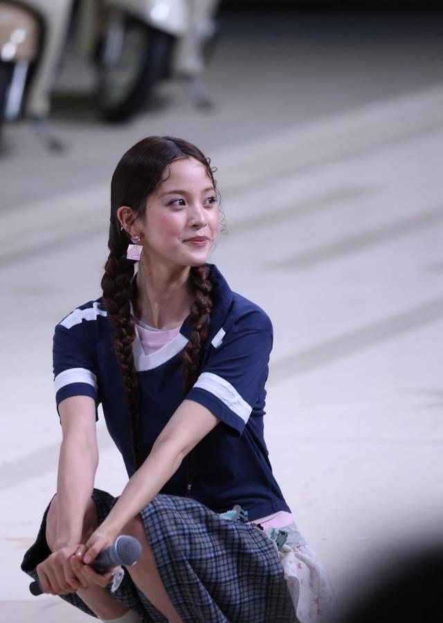 欧阳娜娜严肃把关惹娣娣偷瞄，亲密关系中的敬畏式依赖有多动人