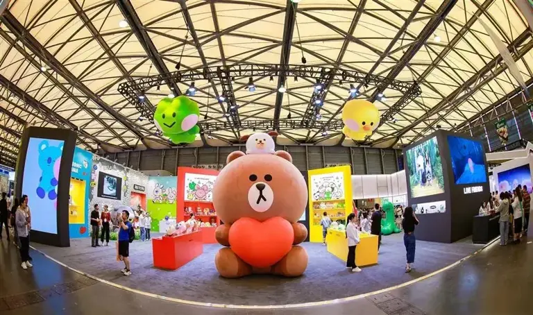 对话LINE FRIENDS：布朗熊15岁了，年轻人还愿意买单吗？｜CLE系列